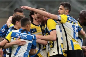  萨索洛七分钟三球闪击拉齐奥创纪录  