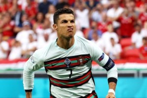  哈兰德荣膺英超金靴，打破多项纪录  