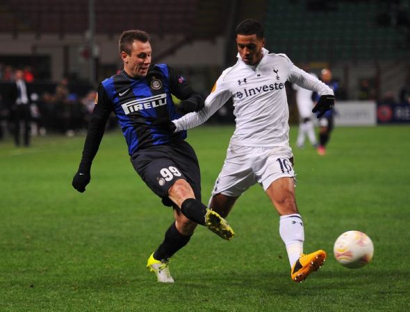  霍芬海姆锋线双星联手轰入四球  