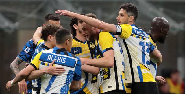  萨索洛七分钟三球闪击拉齐奥创纪录  